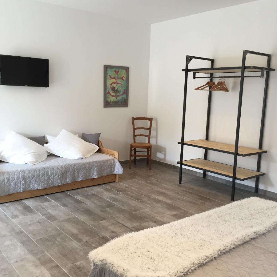 Mas D'Auzieres Bed and Breakfast Saint-Gilles  Exteriör bild