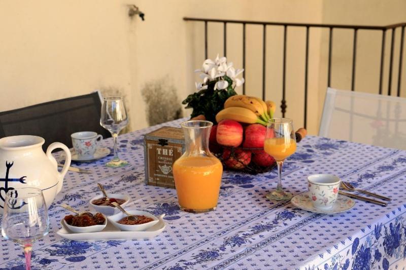 Mas D'Auzieres Bed and Breakfast Saint-Gilles  Exteriör bild